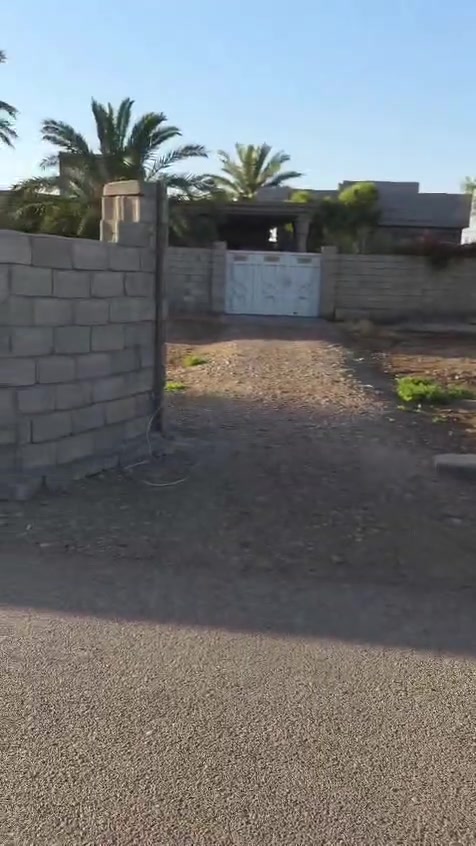 السلام عليكم
بيت للبيع مع قطعة ارض مساحة دونم 2500م 

الموقع على طريق امام منصور قرب نهر صباح  قريب على الشارع العام 

خدمات كاملة من ماء وكهرباء  وتبليط 

طابو سند 25 تحويل مباشر وبسعر مناسب 

للاستفسار اكثر يرجى الاتصال على الرقم ***********

