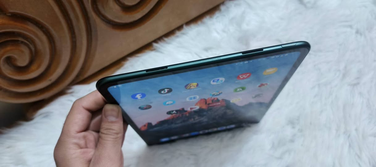 أيباد وان بلس باد جهاز غني عن تعريف مواصفات فلاكشب فول فول شاشه ١١ ونص انج مواصفات با صورة 
سعر 300 وبي مجال بسيط للشراي مكان بغداد عويريج ***********
