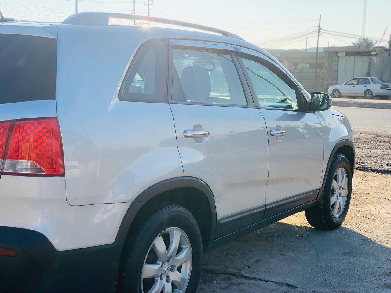 السلام عليكم سورنتو موديل 2011 للبيع محرك 4 سلندر 2400 كير محرك صدر تواير كلها شرط السياره بيها طخه خفيفه بالجاملغ الخلفي ومصبوغ وجاملغ امامي مبدل بدون دواخل شرط سنويه ل26 شرط التحويل رقم كركوك دولي صاحبها يمي  السعر 130 وبي مجال للأتصال *********** مكان السياره الشرقاط الحوريه البيع فقط نقد واذا مراوس يرهم
