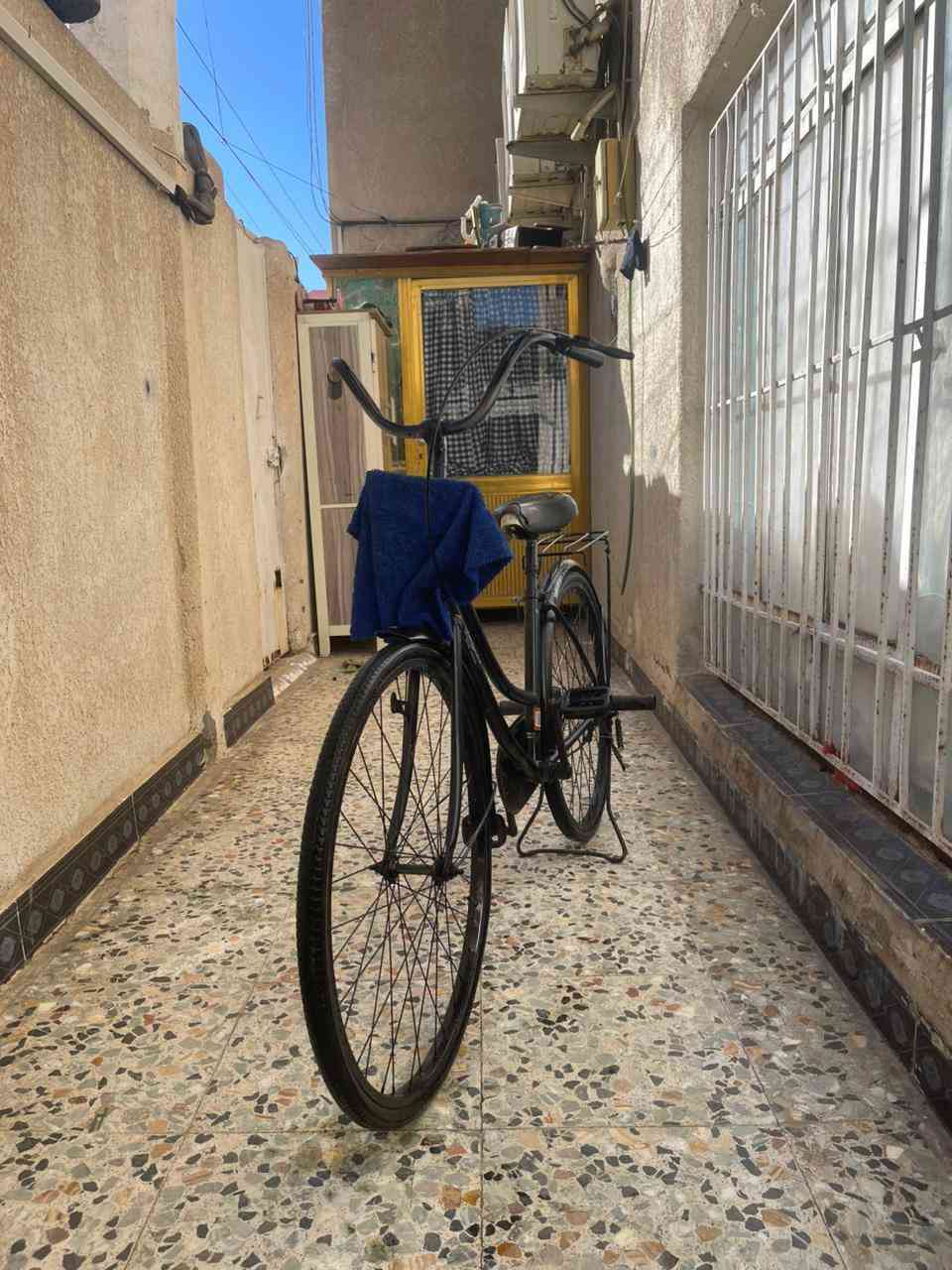 بيسكل بناتي لبيع حجم ٢٦ لون اسود ٧٠ وبي مجال ياباني الرقم ***********
