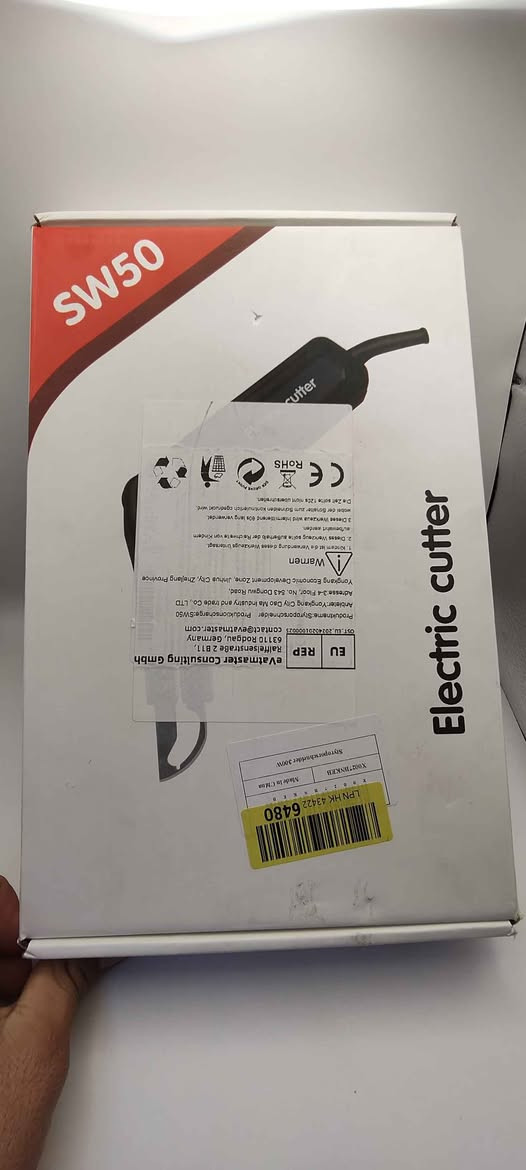 النوع: قاطع حراري كهربائي (سكين ساخن).
الطاقة: 300 واط.
نطاق درجة الحرارة: قابل للتعديل من 0 إلى 600 درجة مئوية.
التسخين السريع: يسخن في 3-5 ثوانٍ.
نظام التبريد: يحتوي على نظام تبريد هوائي متقدم وفتحات تهوية مدمجة لمنع ارتفاع درجة الحرارة.
الملحقات: يأتي غالبًا مزودًا بشفرات متعددة من الكروم والنيكل لتناسب سيناريوهات القطع المختلفة.
التطبيقات: مناسب للاستخدام التجاري والصناعي، ويمكنه قطع رغوة البوليسترين (EPS و XPS) والبولي يوريثين والبولي إيثيلين والأقمشة الصناعية والحبال، وغيرها من المواد. موصل, نينوى


**إذا كنت صاحب هذا الإعلان وتريد حذفه لأي سبب، رجاءا أرسل رسالة إلى الدعم الفني**