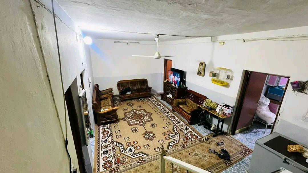 اعلان 
بيت بالعصافير مساحه 210 م ركن 
مقابل خدمات 
 طابقين 
 ط 1يتكون من غرفتين وصاله ومطبخ واستقبال وصحيات داخليه وخارجيه 
ط2 يتكون من غرفتين وصاله وصحيات 
بسعر 95 مع المجال 
تفاصيل اكثر مراجعه مكتب الساع الساعي للعقار 
او الاتصال بالارقام التاليه 
***********
***********
***********
عنوان المكتب سايدين حي الشرطه مقابيل اسواق ريتاج 🧿
