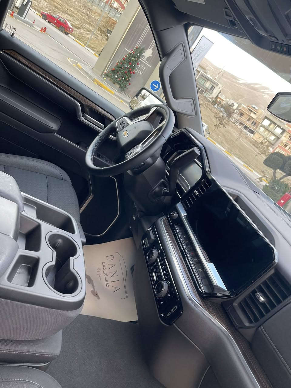 سلام عليكم اللبيع سلفردور موديل 2025
ارخص سعره ٣٢٥ورقه 🔥🔥💵💵💵   
CHEVROLET SlLVERADO,K1500 LT
النوع : سلفرادو LT 
ماشية :mil. ٧
مكينه 8 سلندر  5.3 لتر 
‏باصمه سويج 🫆🫆
بصمه ابواب 🫆
جنطة كهرباء🔌
        🔥
تشغيل عن بعد 🔔
كشنات تدفئه + تبريد 🧊🌨️
اناره بلبدي 💡🔦
اناره بلمري🔦
نقط عمياء بلمري✅
ليدات اماميه خلفيه
شاشة كبيره 🖥️
كامرتين 
     ✅
بلوجكتور زنون بلاد
تحكم ستيرن جهتين 
ستيرن هيتر 
سايد بريك دكمة ⚪️
صاجات 
نظام اطفاء
قطعتين تبريد 
باب طويله ✅
بدي قصير  مرغوب 🔥
   
ساعه ديجتال بالشاشة🔥
نظام خرائط ملاحة وكار بلي
وتحديد مسار
رادار خلفي ومنبه توقف اصطدام 
جامه خلفيه كهرباء ✅
والمواصفات وبعد بيهه هواي مواصفات 
سنويه باسمي تحويل وكله نفس اليوم ✋
سيارا جاهز l l 100/100
عنوان سياره 📍lسليماينه 
📞الاتصال  ***********
سياره بيها ربع بونيد صبغ  بس      # حادث خفيف
