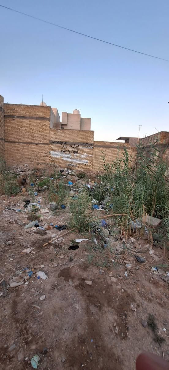 قطعة للبيع بل سريدات بل الفتحة مال سيطرت الشعب القديمة شارعها مقرنص مسحوبلها مي ومجاري ب ٢٥ وبيها مجال بسيط ***********
