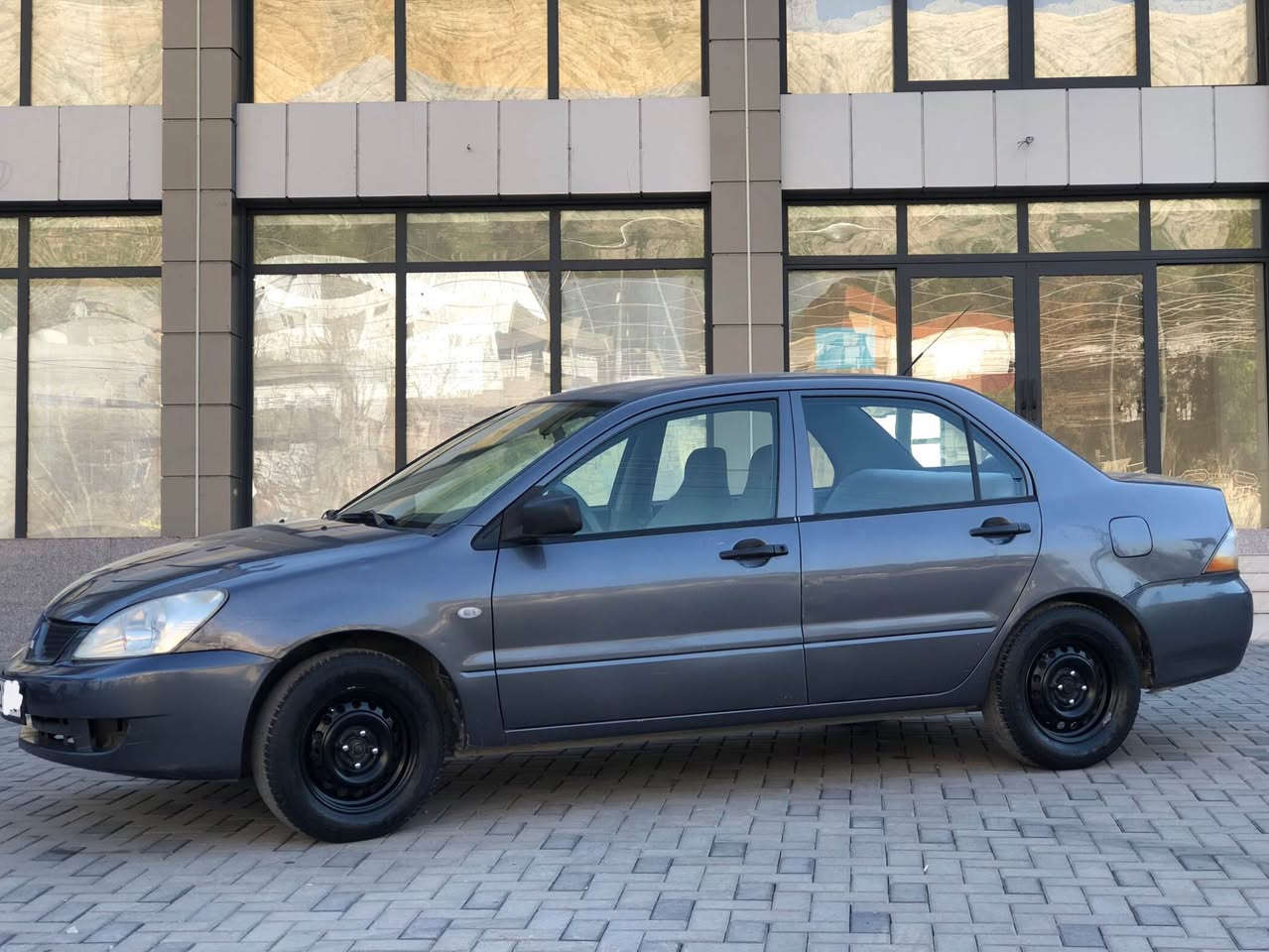 بەناوی خوای گەورە
لانسەر مۆدێل 2010 مەکینە بچوک ناوبۆر سەنەوی تا 2028 تازەیە یەک پارچەی بۆیاخە بێ ناوگرتن دەعمو لێدراوی نیە تەقەو ڕەقەی نیە بێ مەسروفە نرخی (69) گەڵاو مەعمەلەیە برایانە شوێن سەیدسادق ژمارەی موبایل (***********) السليمانية, العراق
