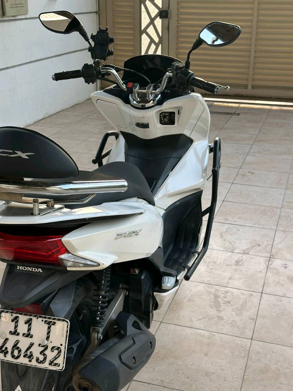 السلام عليكم PCX جيل ثاني ياباني محرك ١٢٥ مكفولة فقط الكفرات بيها ملاحظات مثل ما موضح باصور مرقم بغداد لوحة وسنوية رقم انكليزي بأسمي تحويل ثاني يوم للبيع مكان بغداد ب ٢٩ ورقة وبيها مجال للأستفسار واتس اب ***********