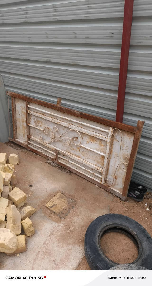 باب للبيع كامل جيب وشد
السعر 60 الف وبي مجال 
الاستفسار *********** قضاء المدينه ابو غريب
