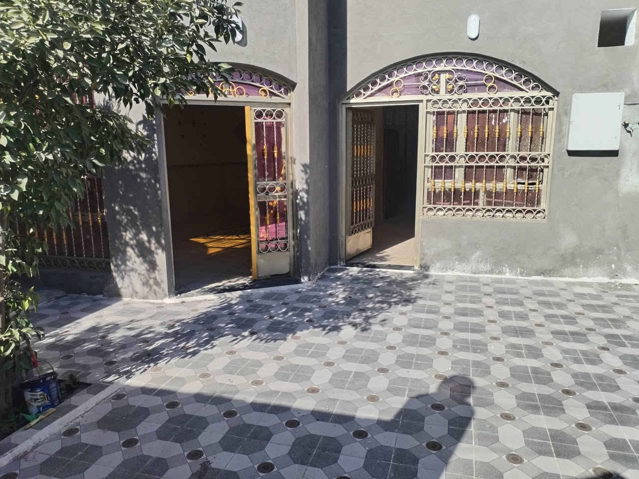سلام عليكم بيت طابو صرف لبيع مساحته 200 واجه 10 ونزال 20 بي غرفتين ومطبخ وصاله وستقبال وصحيات خارجيه ممر داير مداير البيت بيت نضيف كلش وفارغ حالين بيان طابوك سقف عكاده سعر 80 وبي مجال
باشيه قرب ساحة شيخ حسنين
***********
اسيا بي واتساب ***********
