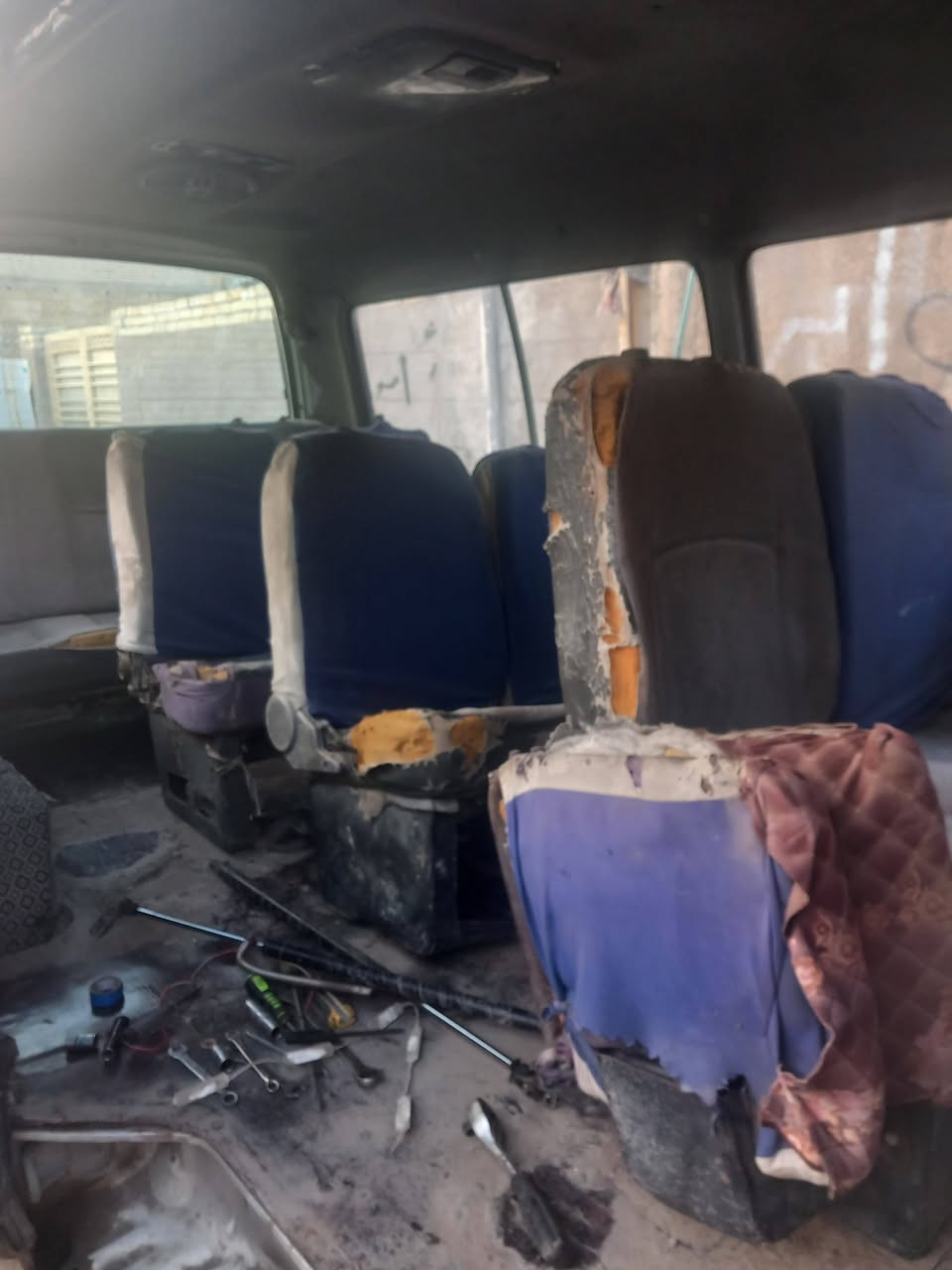 السلام عليكم فتون بولارسن ٢٠٠٦سيارة كاملة نقص بس محرك بيع كوم حديد تكفل سراق وعشاير المكان الحسينيه الراشدي لسعر ٨وراق رقم الهاتف ***********
