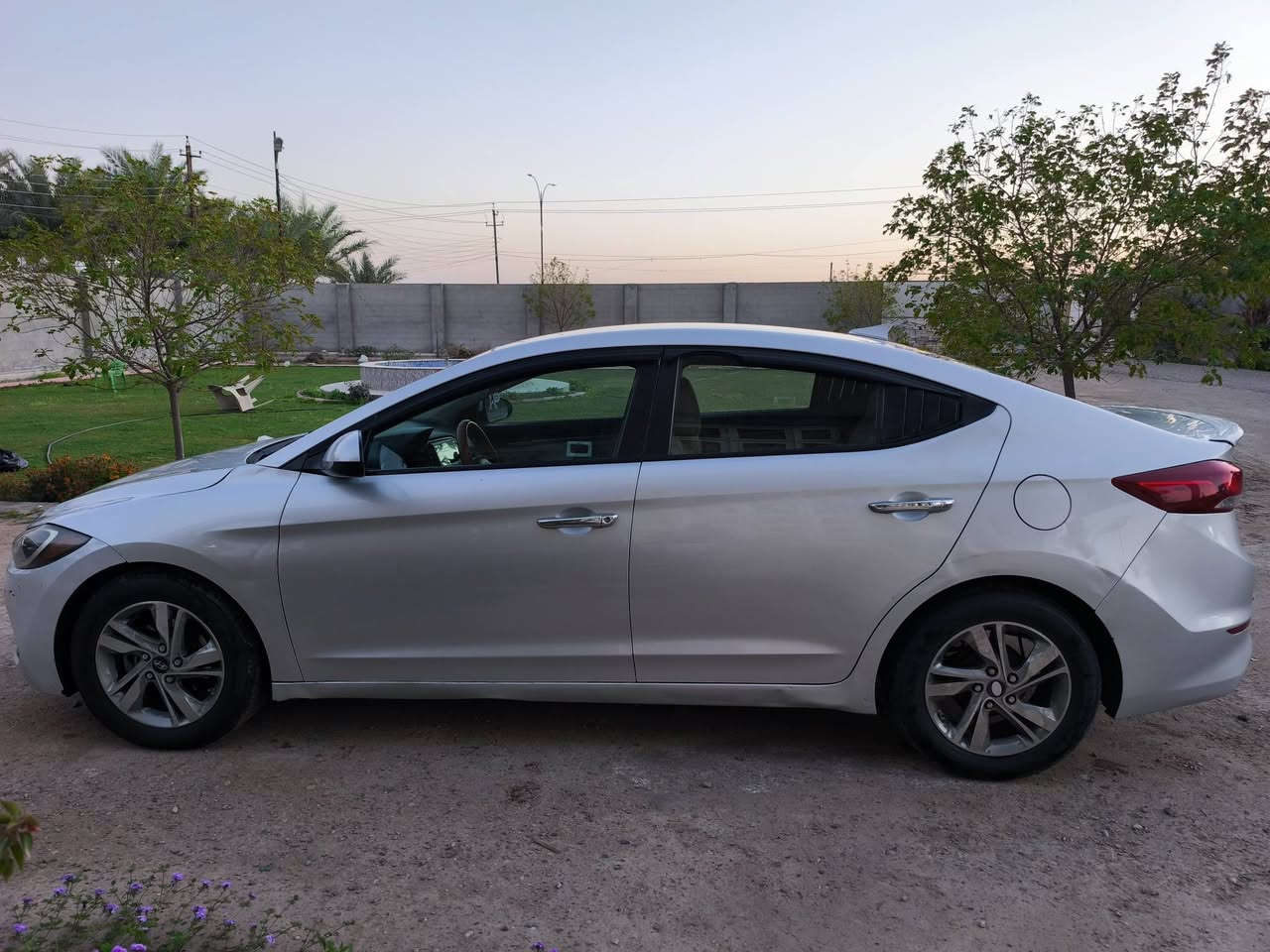 السلام عليكم
النترا وارد امريكي 2017 
رقم بغداد بأسمي رقم وهزه وسنويه جديده
بيها 3 قطع بدون دواخل شواصي ولغود وتكم مكفولات
محرك لاتنقيص ولاتبخير
تبريد وتخم تاير وحداديه وباتري جديد جاهزه من كلشي متصرف عليها ربع

مكاني الانبار الكرمه 
السعر 120 وبيها مجال

***********
اتصال وواتساب
