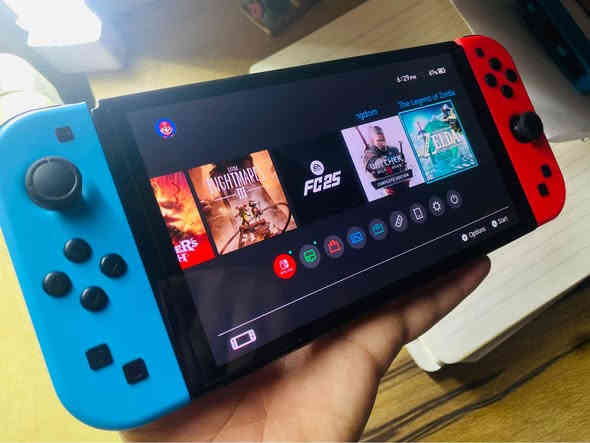 مرحبا شباب توفر نينتيندو اولد مهكر قطعه يشتغل نضامين
اون لاين + اوف لاين سليم ١٠٠٪؜ شرط الفحص مهكر يم صفاء

الاون لاين محمل بي فورت نايت شغاله وتكدر تحمل العاب غيرها / الاوف لاين ( التهكير ) محمل عليه فقط الالعاب القويه مثل ذا وتشر 3 - فيفا 25 جميع الافرق وبناء اللاعب 
Little nightmares الجزء الاول والثالث
زيلدا و stray وغيرها وتكدر تحمل اي لعبه تعجبك مجاناً 

الجهاز خالي من العيوب شغال وبنضافه ممتازة 
جميع الازرار واللمس والاتصال سليم 
ذاكره 64 + رام 128 ساندسك اصلي

الملحقات - جوستك - شاحنه Nintendo - جويكون الاصلي
ملاحظة : لا يحتوي على الدوك وتكدر تشتري التجاري 5 الف

السعر مناسب جدا 330 الف فقط 
العنوان / بغداد - البياع - شرطة الخامسه 
رقمي / ***********
يوجد توصيل لجميع المناطق والمحافظات بغداد
