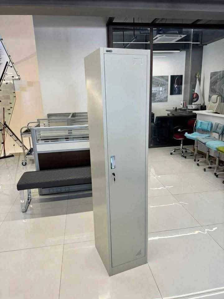 السلام عليكم مثل مموضح بصوره كنتور تك باب صغير مرتب للبيع رايده ب75 الي يريده يتواصل وياي و خادم رقمي *********** واتساب او اتصال
