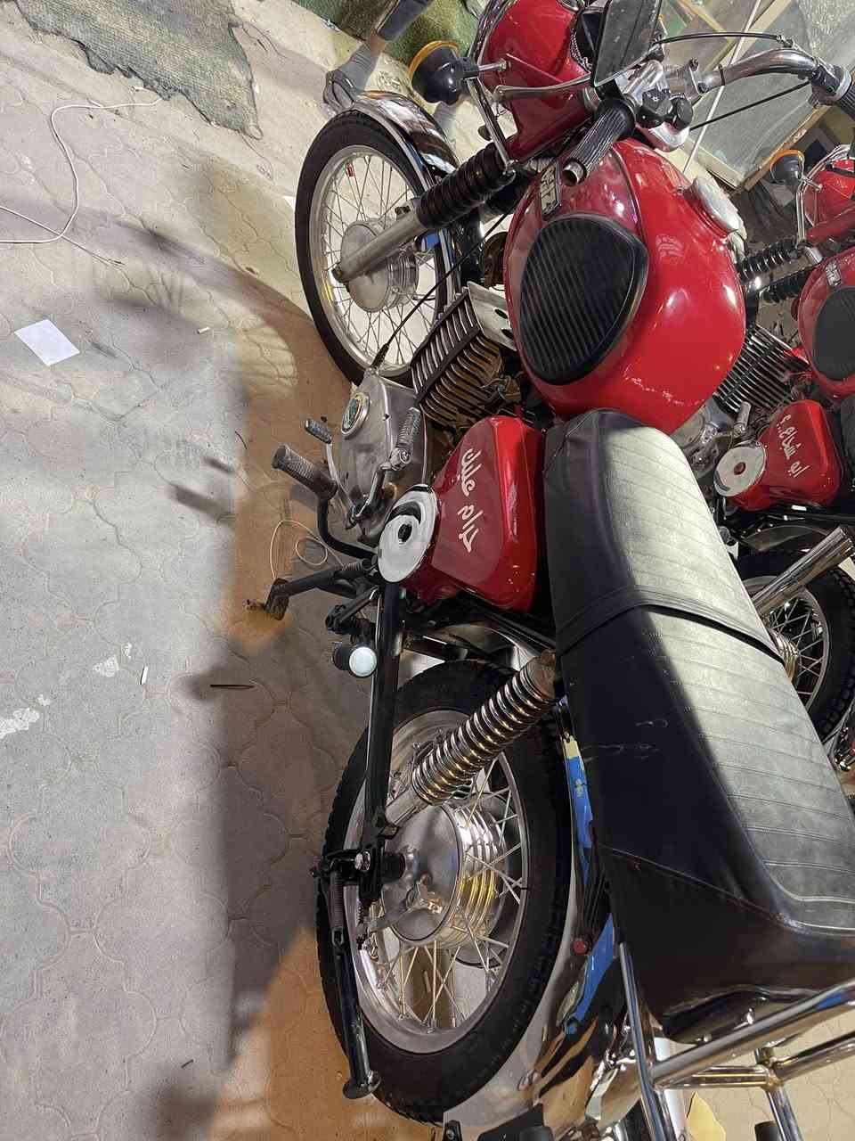 سلام عليكم جنايه دراجه 81  دراجه جديده بلاديه شاصي بدون لحيم تجي وتشوف بعينك مكينه جديده ستوها مشدوده سايس 5 بعدهي  ع سحك لبه وفلاون جدد كهربائيه كله جديد رقم وسنويه شرط التحويل مكاني بصره شط العرب سعر2250 وبيه مجال رقم ***********
