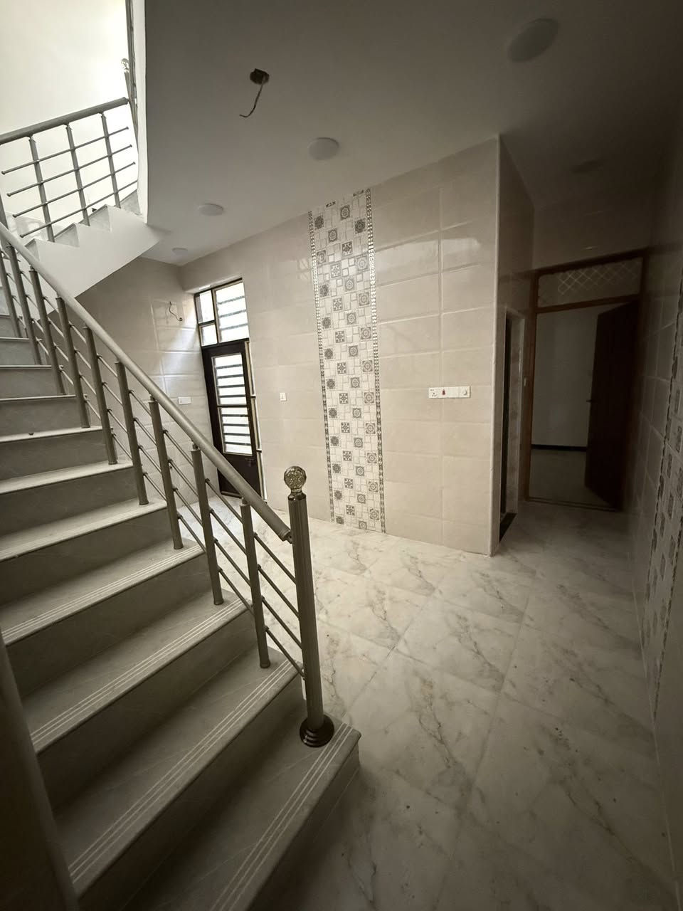 السلام عليكم
بيوت ثنين نزال عباس الكهربائي مساحه 65م 

واجهه 5 نزال 13 / بناء حديث سعر مناسب 

سعر لبيت لواحد 95 ، للستفسار الاتصال ؏ الرقم

*********** واتساب https://whatsapp.com/dl/
