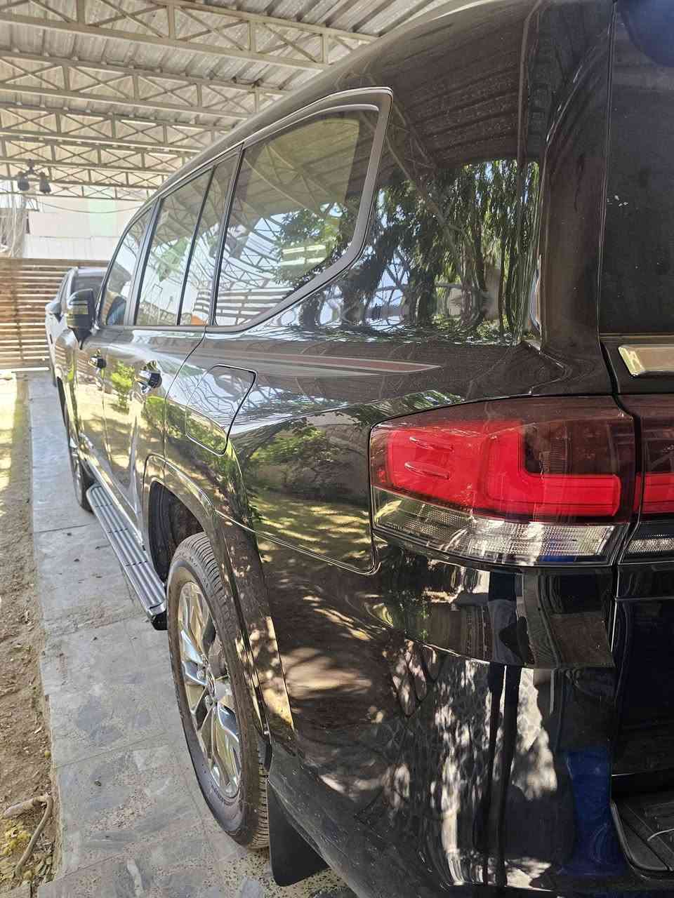 GXR_Limited 2024 فول مواصفات
(ماشية ١١٩٠ كم (جديدة بعدها بفابلون الشركة
مكفولة كفالة عامة من كل شي ، بأسمي السيارة 
■المواصفات 
• كامرات محيطية
• تبريد للكشنات 
• ثلاجة 
• اوتو هولد
• مثبت سرعة 
• شاحن لاسلكي 
• منفاخ للتيارات من الوكالة
و باقي المواصفات المعروفة 
السعر 74000$ 🤑
المكان بغداد البنوك للاستفسار ***********
