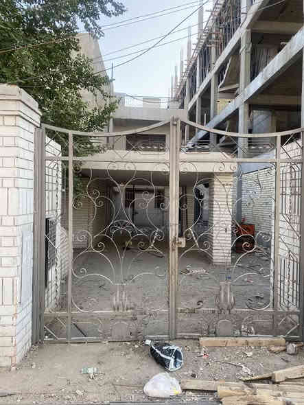 سلام عليكم
بيت طابو صرف المساحه 1000م

الوجهه ٤٠ النزال ٢٥

الكراده خارج قبل شارع العطار وقريب عن الشارع العام ركن بيه وجهين محله ٩١٠ زقاق ١٠ تحويل مباشر السعر للمتر ٣٠٠٠ دولار قابل للتفاوض للاتصال ***********الوكيل.
