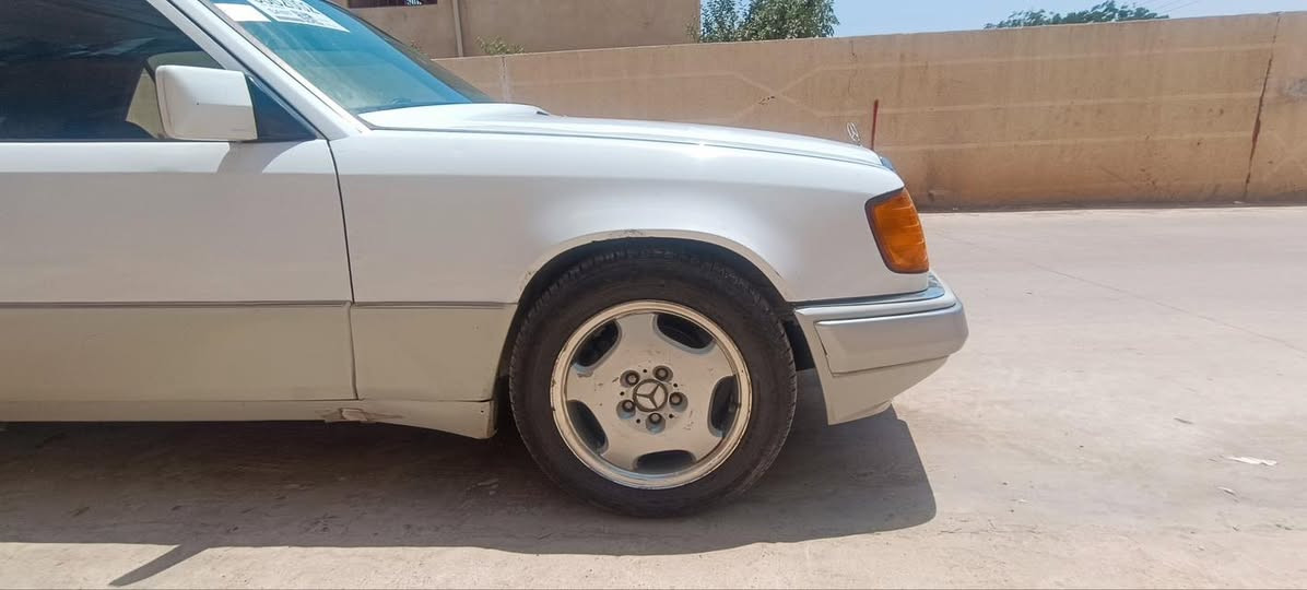 السلام عليكم
مرسيدس دب 1990 حجم 230 رقم اربيل

١/ السيارة صبغ بلاد  ، بيها جامرلغ واحد بارد 

٢/السيارة محرك 2500 ديلكو مكفول هو والگير والقواعد بلاد 

٣/السيارة تبريد ثلج + تدفئة

٤/السيارة كهربائيات كلها شغالة 

٥/السيارة بدون تعمير ع البلاد داخل وخارج

٦/السيارة من الاخير ممحتاجة لو دينار مجهزة من كلشي

٧/السيارة سعرها 73 ورقة وبيها مجال للشراي 

والسنوية ل 2031

مكان السيارة ديالى - خانقين ***********
