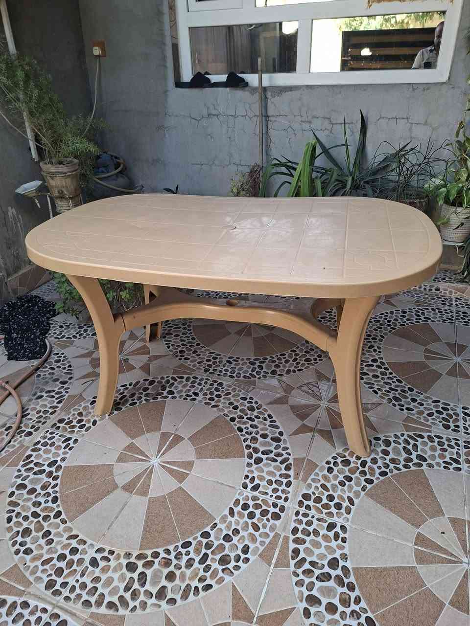 ميز بلاستيك اصلي شرط مابي عيب السعر ٢٥  الف  كركوك الماس *********** / ***********
