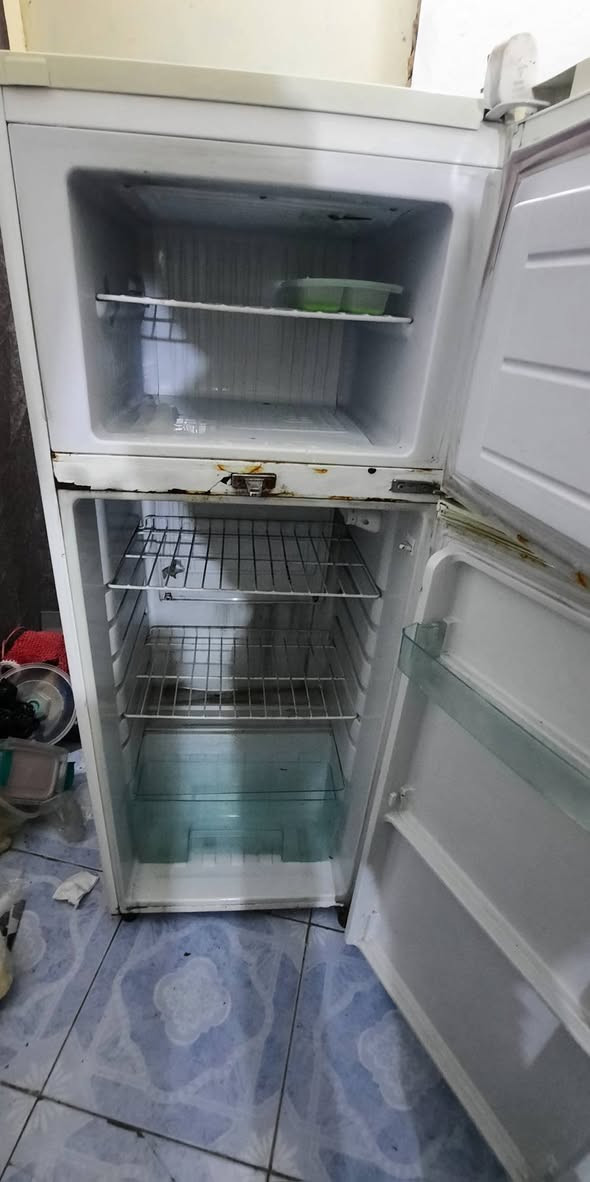 ثلاجه للبيع شغالة  اي عطل  مابيها السعر  100 مكاني بغداد  المنصور


**إذا كنت صاحب هذا الإعلان وتريد حذفه لأي سبب، رجاءا أرسل رسالة إلى الدعم الفني**