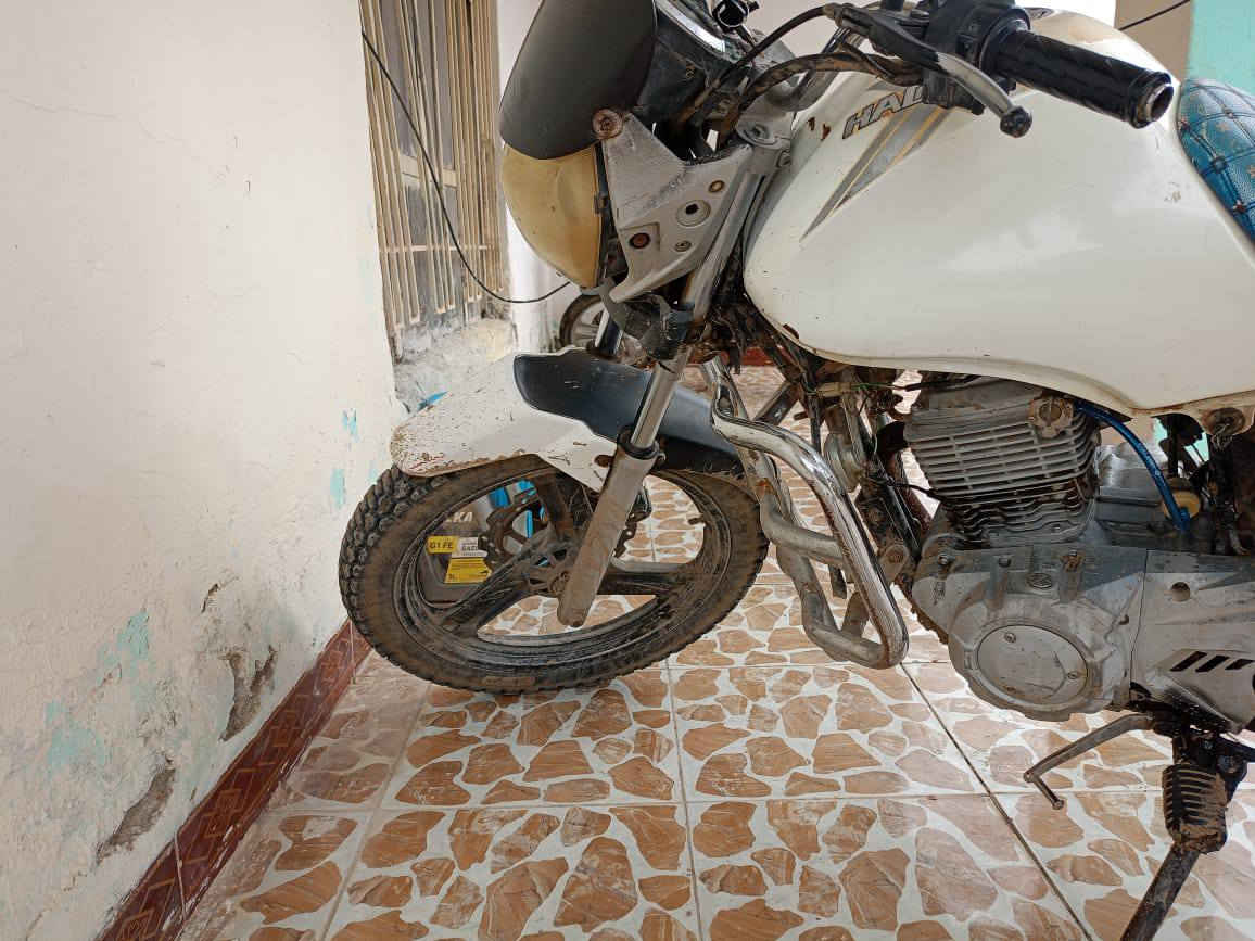 السلام عليكم ورحمه الله دراجه سنكي نضيفه موديل 2015 نكره سلف شغاله الاستفسار ***********
