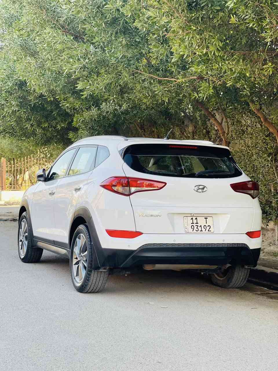 السلام عليكم
للبيع توسان موديل ١٨ شركة الكاصد خليجيه  كفاله عامة بيها كرت بخشم البنيد اثر تشليع والباقي مكفول محرك كير تبريد قطعتين  تدفئة صدر أمامي اوخلفي جديد تخم تاير رقم بغداد آلجديد بسمي 
مال بيت نظيفه جدآ
السعر ١٧٤ وبيها مجال 
 للإستفسار***********
العوان بغداد
