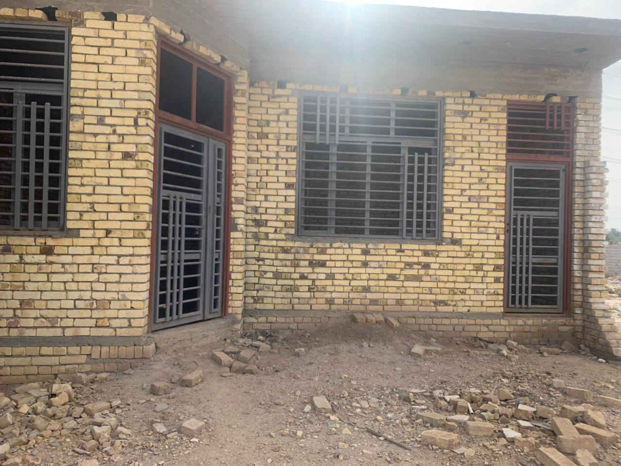 بيت ركن هيكل للبيع
مساحة ١٥٠م طابو سند ٢٥ حق التصرف المنطقة كاملة جميع الخدمات ( ماء كهرباء مجاري تبليط ) بناء درجة أولى سقف صب كونكيت كما موضح بالصور يتكون من 
غرفة عدد ٢ قياس ٥×٤ و ٤×٣ 
مطبخ كبير ٥×٥
صالة كبيرة ٧×٥
هول و منور عدد ٢
صحيات 
تواليت خارجي 
كراج سيارة ٤×٥

 العنوان بالضبط في ميسان سدة دور النفط بعد الاستدارة الحادة يصير البيت ركن ثاني فرع بداخل فرع مزرعة د.تهاني الجاد بالشراء مراسلة الخاص عمارة, ميسان


**إذا كنت صاحب هذا الإعلان وتريد حذفه لأي سبب، رجاءا أرسل رسالة إلى الدعم الفني**