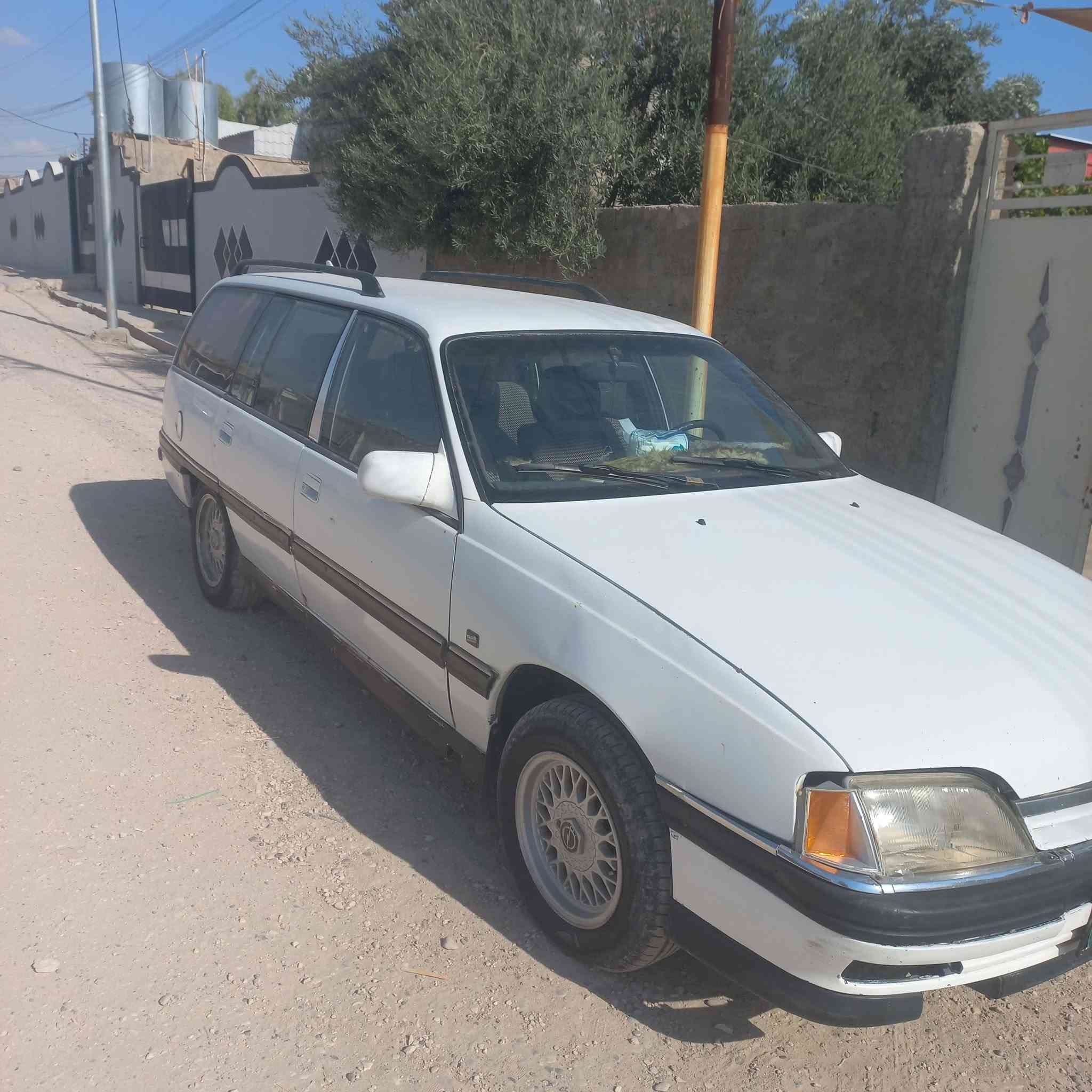 سيارة  للبيع  موديل  ٩٣  تحويل  شرط بي كاربون  للإستفسار  ***********
