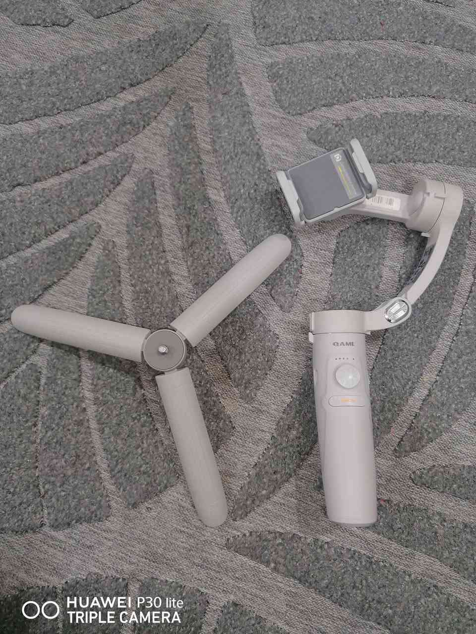 من شركة ( QAML ) نوع M2
اخو الجديد نضيف بس مفتوح من الكارتونة 
شحن USB-C مثل ما موضح بـ الصور
بيه 4 مودات  ( Mod )
الشحن من 0  الى 100 خلال 45 دقيقة  

يكفيك بـ الشحنة الوحدة  ( 3 ساعات ) متواصلة 

وياه ستاند
 
بيه تتبع الوجه و الاشخاص 

بيه بعد مواصفات المواصفات موجدة بـ الصور( الكارتونة ) و ووياه تطبيق 
مكاني بغداد البلديات 
{ السعر 40,000 } 
وبيه مجال مستعجل على البيع 
( *********** )
متوفر واتساب تلجرام
