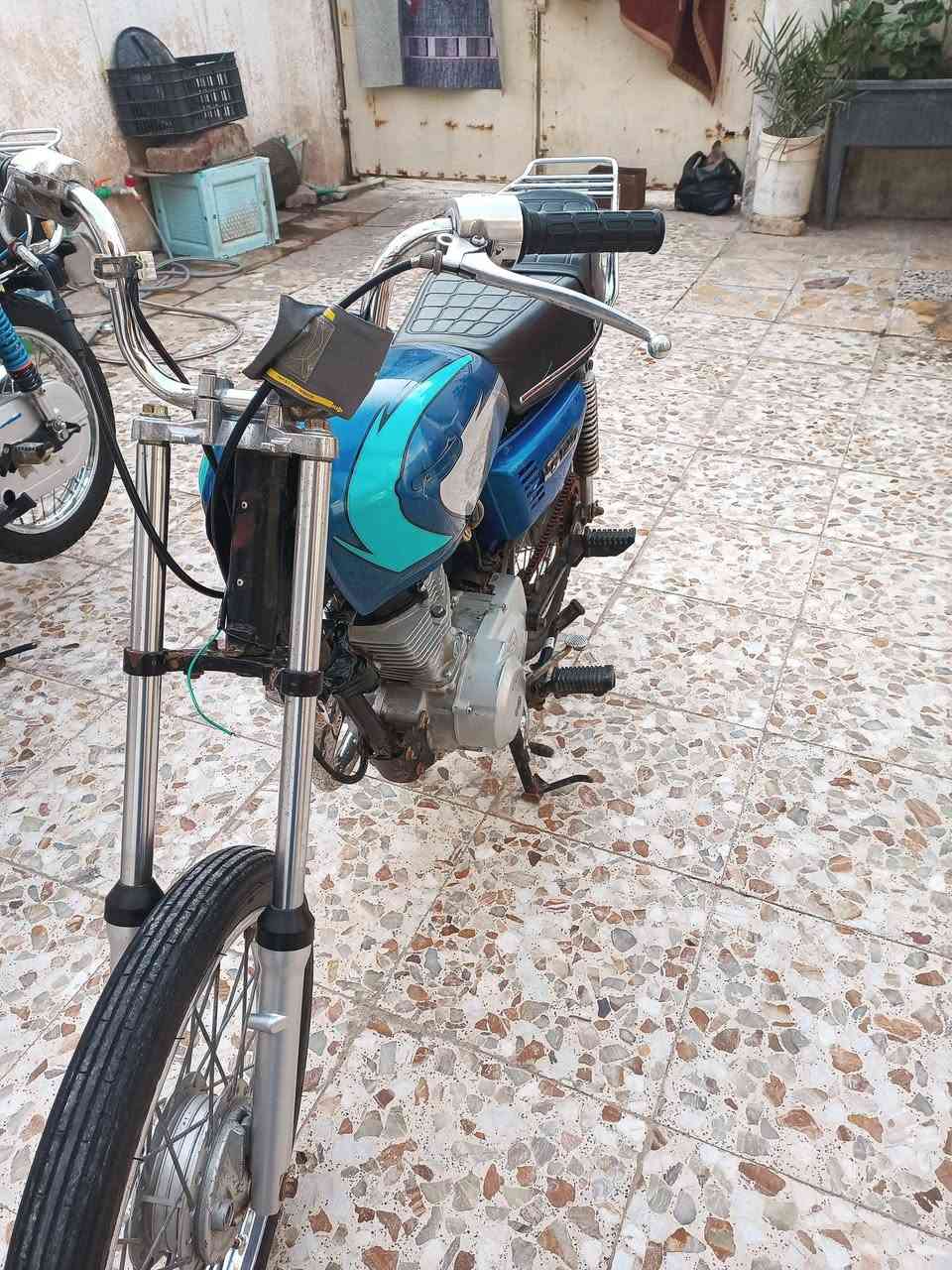 سلام عليكم شباب دراجه البيع كلك مكفول عشائر مكينه مكفولة ما مفتوحه بس شوي مجورد غراض جديد سعر 500بي مجال مو شراي لا يخابر ***********
