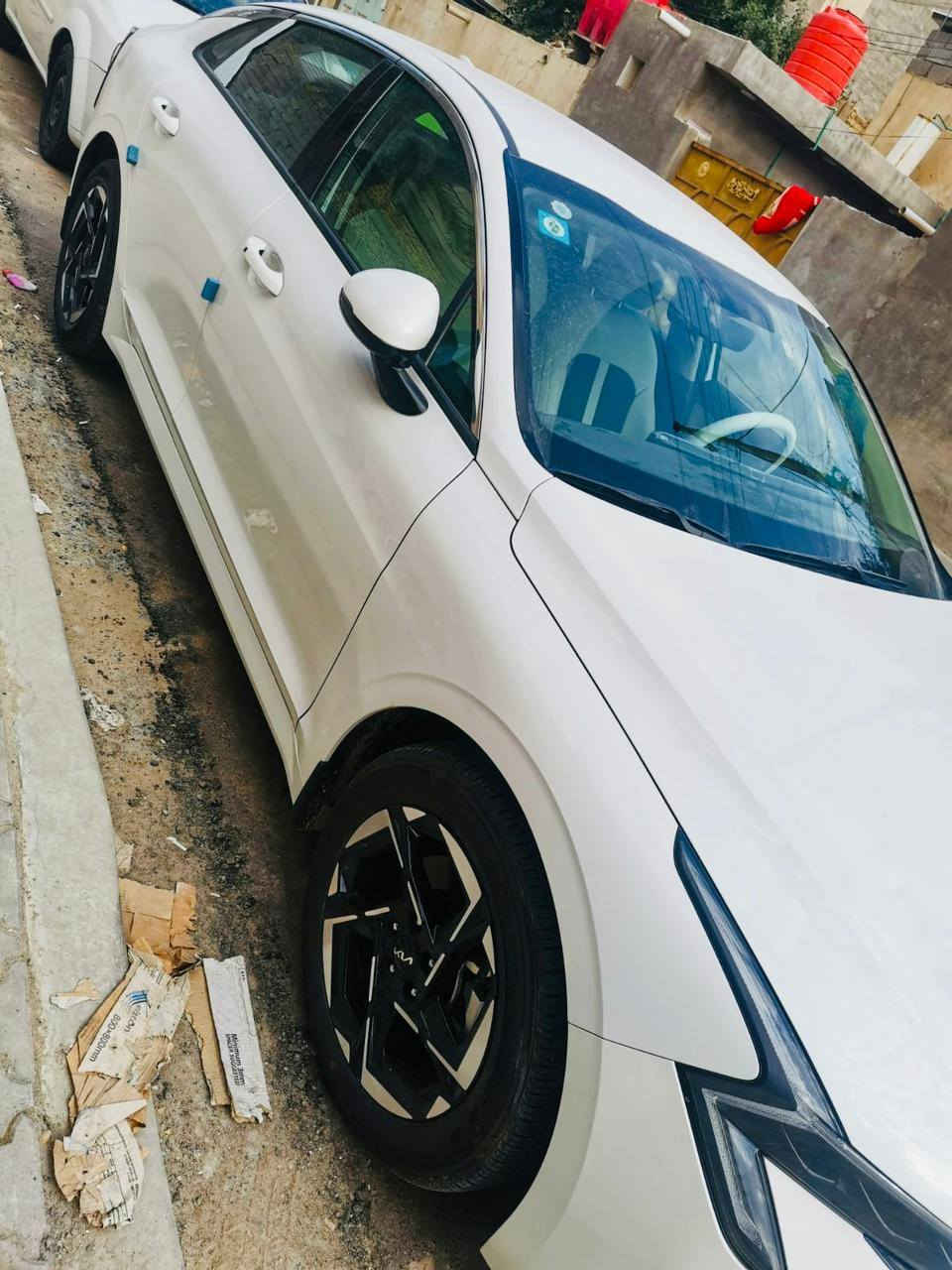 السلام عليكم
رجاء اقرأ المنشور واتصل ع الرقم انه مكلف بنشر
K5
موديل 2025 خليجي سيارة وكالة ساحبها من شركة Kia
كتاب شهداء ماشية 5 الف كيلو سيارة بيها ضمان 5 سنوات
وصيانة 3 سنوات بيها بارد بل داير الخلفي الفوك التأثير ع كد شبر موضح داخل الصوره
ومشتغله BDR مكينة وكير وحداده وتبريد سيارة كفاله
خير من الله بحاله الزيرو وقم بصرة محرك 2.500 وبها
تبديله دهن مجاناً من الشركة لمدة 60 الف كيلو او لـ 3
سنوات مكاني البصرة الزبير #السعر 215
للاستفسار ***********
