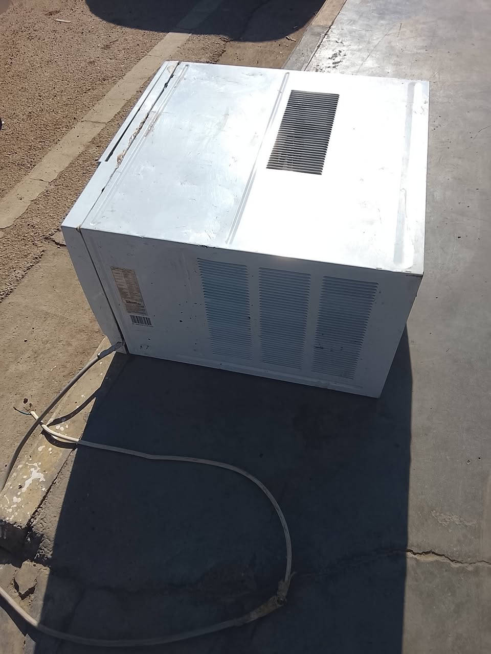 مكيف اخو الجديد نظيف كلش مستخدم قليل سعر 250
***********

