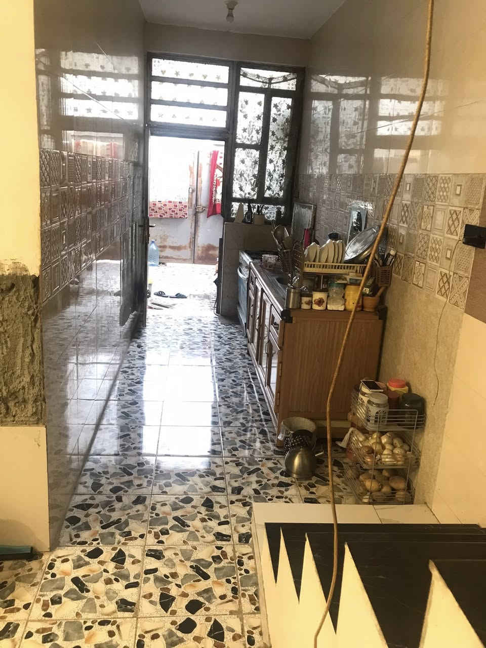 مشتمل البيع مساحه 110 واجه 6ونزال 18 مكان حي الاسرى الزراعي داخل الفرع الي مقابيل ماركت محمد سياب فرع ثاني طابقين
 طابق الاول متكون من طارمه وصحيات واستقبال وصاله وغرفه وحمام 
طابق الثاني متكون من صاله وغرفه واسعه جدًا وسطح 
طابق الثالث سطح وبيتونه 
السعر مناسب 
الاستفسار ***********
