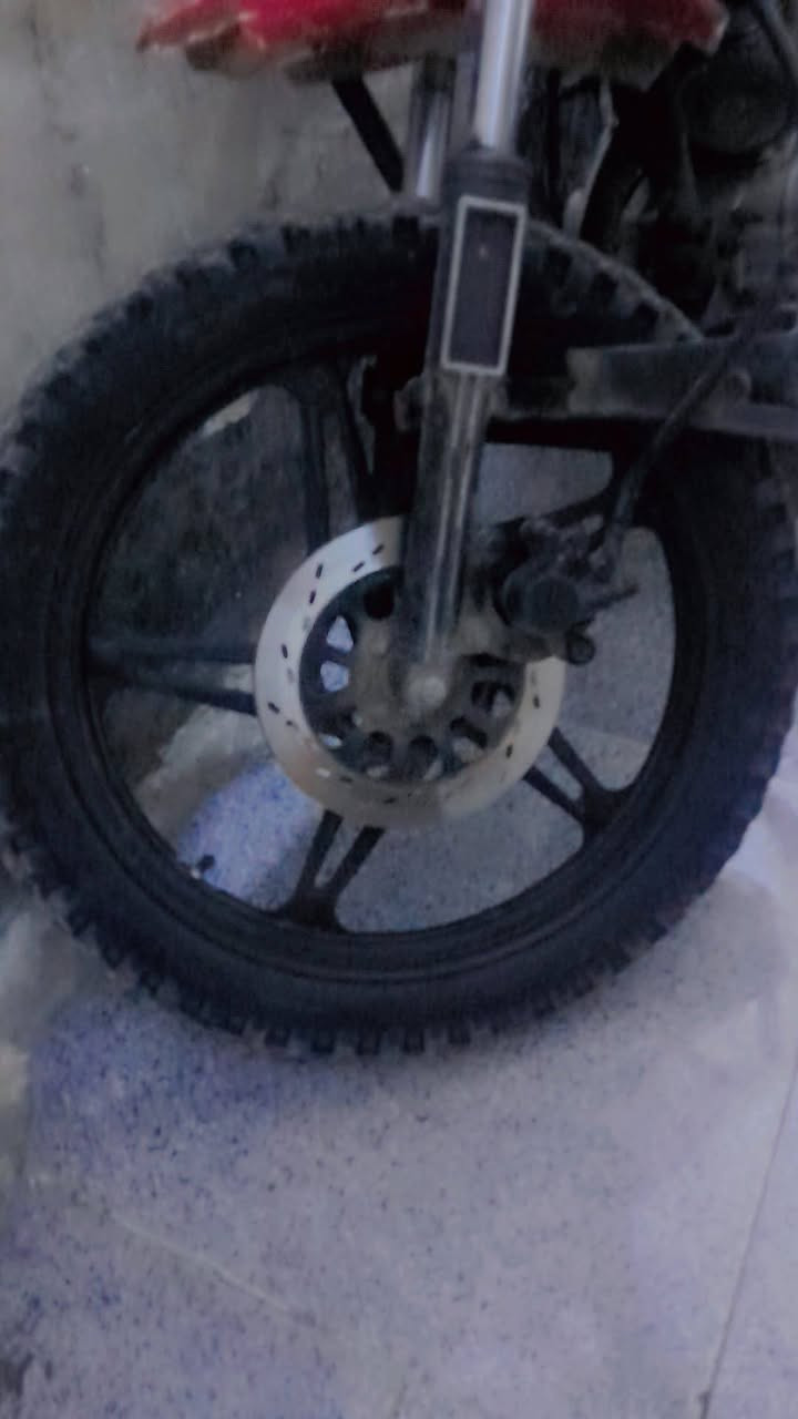 سلام عليكم شباب دراجة دايوان جبال دراجة خير من الله عوية شوية تلحيضات يعني ترتب كهرباء مالتهة شدهن بس دراجة كلة جديد تاير زوج جدد قماجي كلج و سكليتر جدد بادري جديد بس لمكينة يتياج لفيلس بس غي شي اني موجود ماكن بغداد حي القاهرة سعر ٥٠٠ و بيهة مجال ***********
