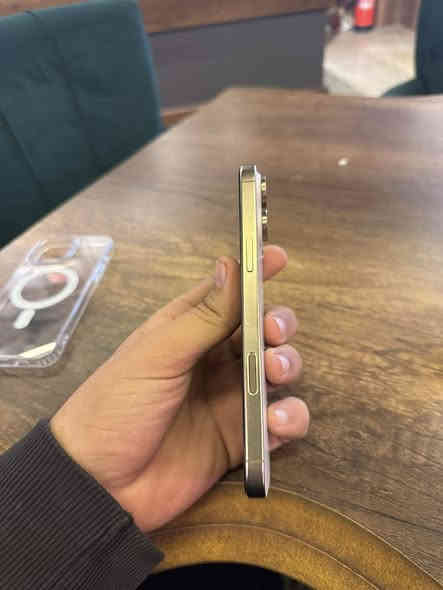 ايفون 16 برو ماكس 
دبل سيم ZA
ذاكره 256
بطاريه 90 
نموذج M
نضافه 95
الجهاز مامفتوح شرررط ضد الماي بس بي هاي الشخطه وبشرط ضمان ماعليها شي عنوان موصل ايمن سعرو 1150 
***********
