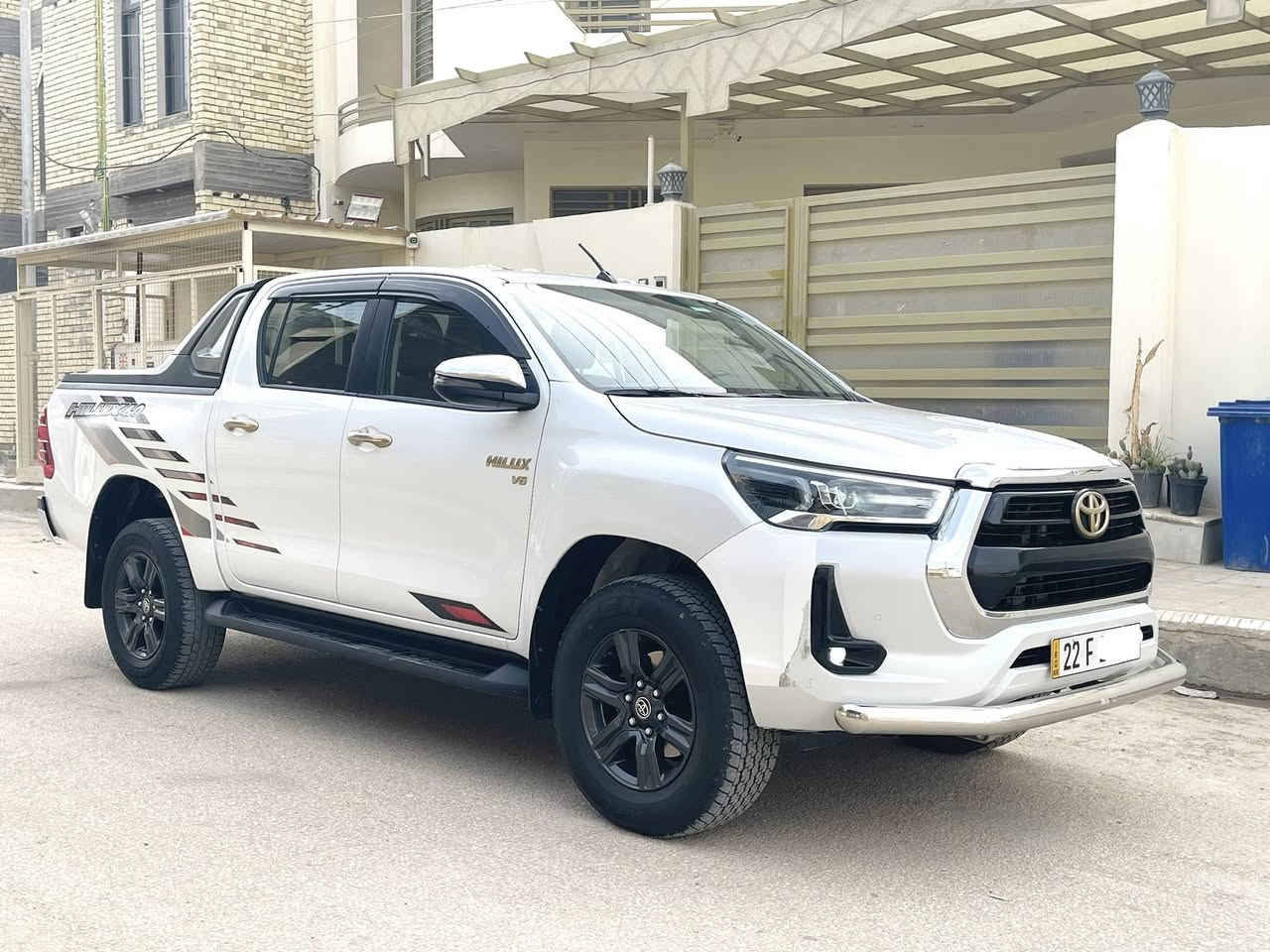 السلام عليكم تيوتا هايلوكس 2023 ساز علامات ذهبيه فور ويل عاليه رقم اربيل شرط التحويل مكفوله كفاله عامه عدا بارد اقل الشبر بقبق الصندوق بدون قطرة صبغ  محرك 6 سلندر مكفول ماشيه 80 أوتوماتيك مواصفات حساسات امامي خلفي شاشه كبيره تحكم ستيرن داخل احمر الكشنات اصل احمر ومغلفهن شامو احمر السياره جديده جدا بمعنى الكلمه على وضع الشركه
السعر 340 وماكو هيج اسعار للاستفسار *********** ومن الله التوفيق
