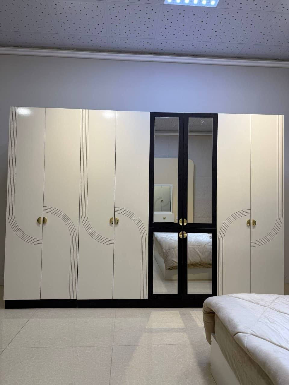 غرفة نوم ناز ابواب 7 قطع معمل اصلي درجة اولى📢
نفس الصورة بالضبط💯
برغي وجوي حديد
سرير جك خزان 
نرمايد هيدروليك 
سكك ثلاث مراحل  
متوفرة بلون كريمي
كنتور 6 باب قياس 225سم✅
ملحق كنتور 2 باب 75سم✅
سرير 180*200✅
كومديات عدد 2✅
ميز تواليت✅
مراة قيافه✅
 يوجد توصيل لجميع المحافظات


**إذا كنت صاحب هذا الإعلان وتريد حذفه لأي سبب، رجاءا أرسل رسالة إلى الدعم الفني**