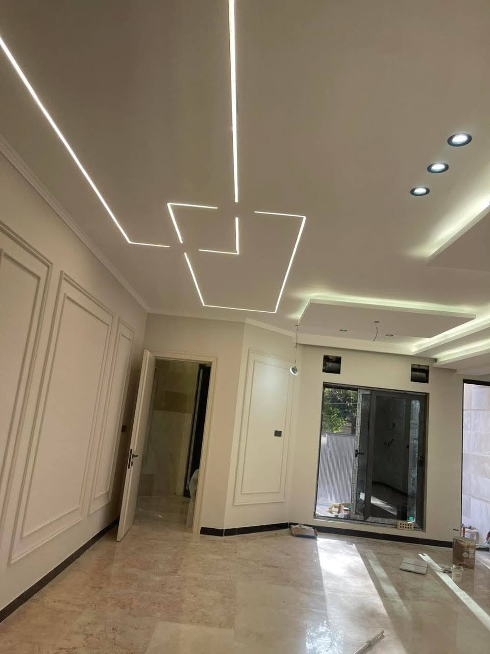 سلام عليكم الي عنده  شغل صيغ وحاب يجدد صبغ البيت صبغ تصليح وسنفره اشتغل جميع انواع الاصباغ وصبغ الشقق وجبسن بورد سقوف ثانويه سحبات ورق جدران جميع الديكورات الي عنده تصليحات بالبيت جص وبياض طلس ستن او تصليحات  اي شغل عدكم اني حاضر  اتصال مكاني بغداد يوجد وتساب‏‪***********‬‏
