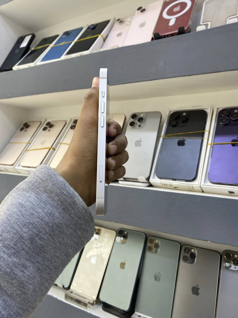 13 
كامرتين
ذاكره :128
بطاريه:86
جهاز شرق اوسط
ضمان شهر 
مكاني ديالى بعقوبه شارع الاوقاف مقابل دكتور احمد فوزي رقمي ***********فقط واتساب
سعر 500 وبي مجال
