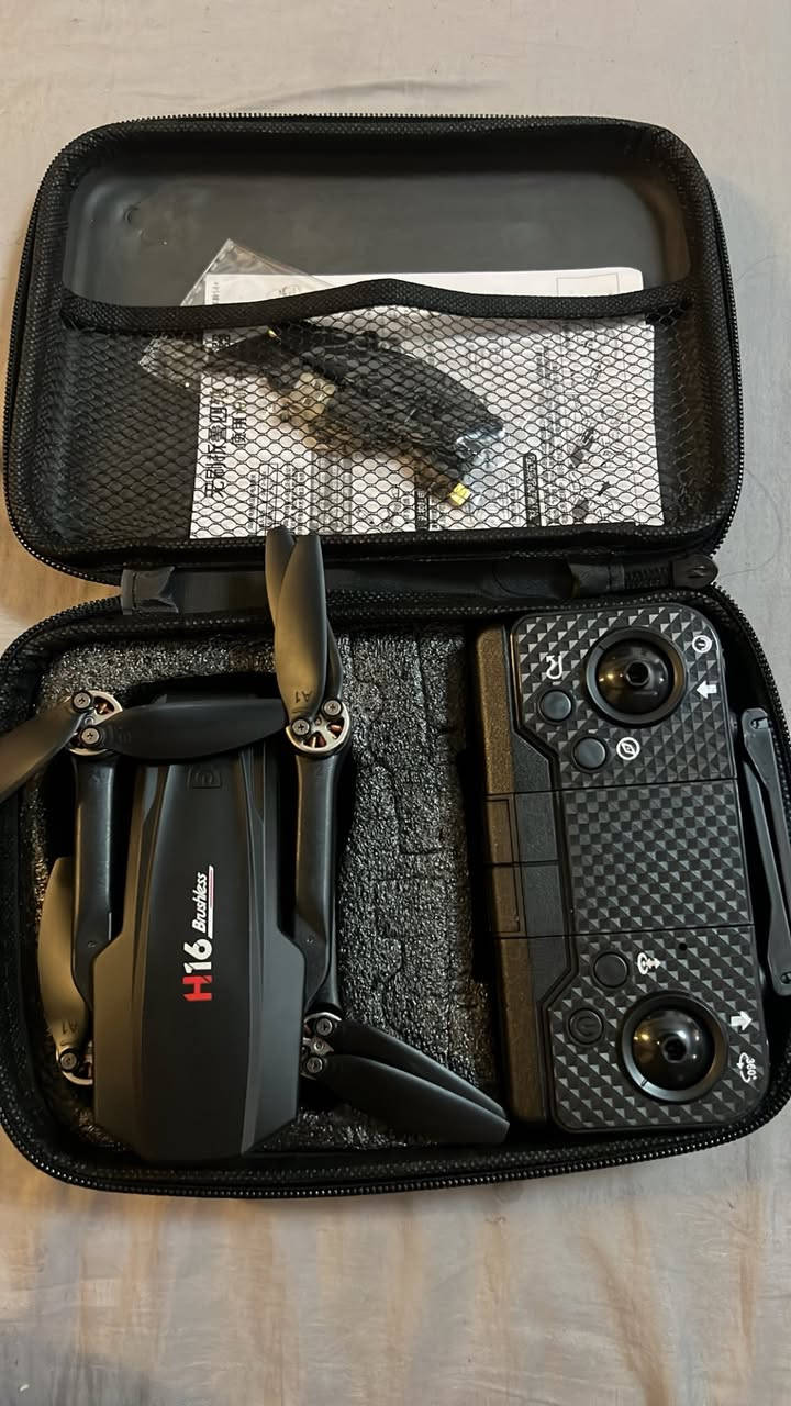 H16 
تصوير احترافي عالي الدقة 4k 
بطارية قويه تدوم من 20الى 30 دقيقة 
محرك برشلز 
مدعومه بنظام الرجوع الذاتي GPS 
والرجوع التلقائي عند فقدان الاشاره او نفاذ البطاريه 
*********** بغداد / الشعلة
