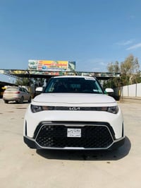 ورحمه الله وبركاته للبيع  فقط كيا صول موديل 2025 لون ابيض صدفي وارد ام...