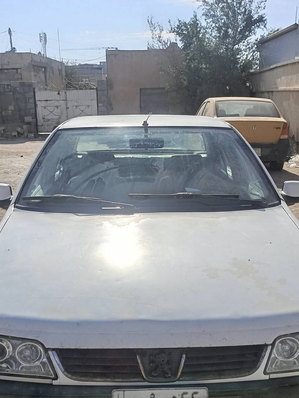 سلام عليكم للبيع بيجو 405 موديل 14 رقم  مشروع وطني كفاله ضربه وصبغ بيهه جراد موضح كدامك كير ومكينه كهربائيات نعمه الشراي هذه رقمي ***********
