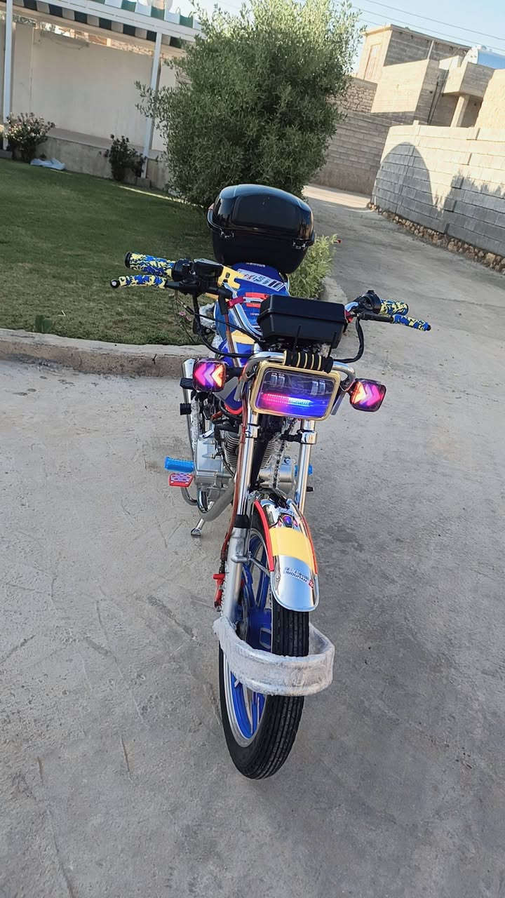 ايراني البيع موديل 22 محدث 25 مسجل وكامل سنويه بس باقي عل ستلام لوحات السعر مليون وبيه مجال شي قليل او مراوس وفرق يرهم مكان دراجه الرمادي جويبه ***********
