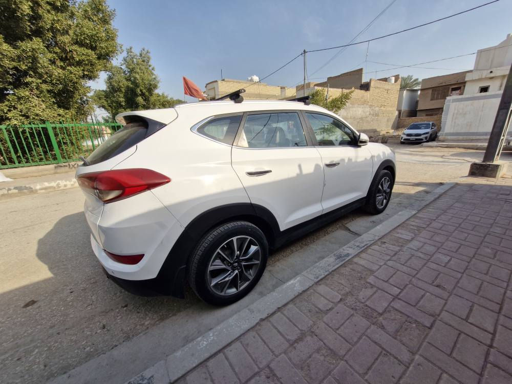 توكسان 2018 للبيع
رقم اربيل السنوية لحد 2028 السيارة بإسمي 
الضرر مالتها مبين بالسونار المرفق بالصور 
المكان النجف 
*********** النجف, العراق
