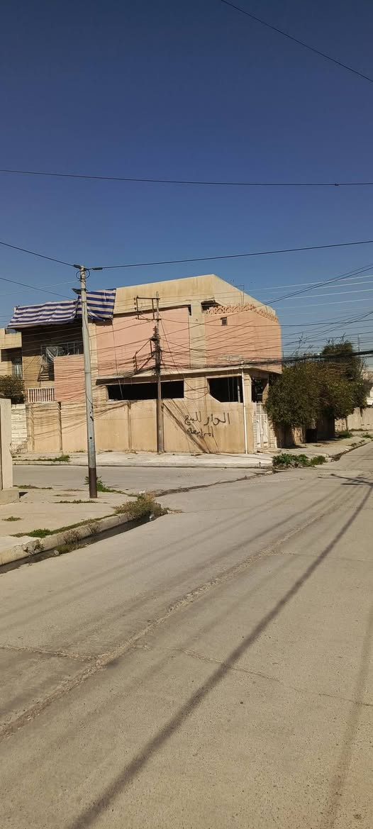 عروض مكتب اساور للعقارات
دار للبيع في حي البلديات
220 متر 
ركن على ثلاث شوارع تتبليط
شارع 15 متر شارعين 12 متر
شروق تام
موقع مميز جدا قريب من سايدين الجامعه
المربع الاول
سند طابو الزهور
شرط التحويل
لمعرفه السعر اكتب تم ليصلك على الخاص
للاستفسار زياره المكتب سايدين البحرين مقابل مطعم احمد الحاج صلاح
***********
***********
