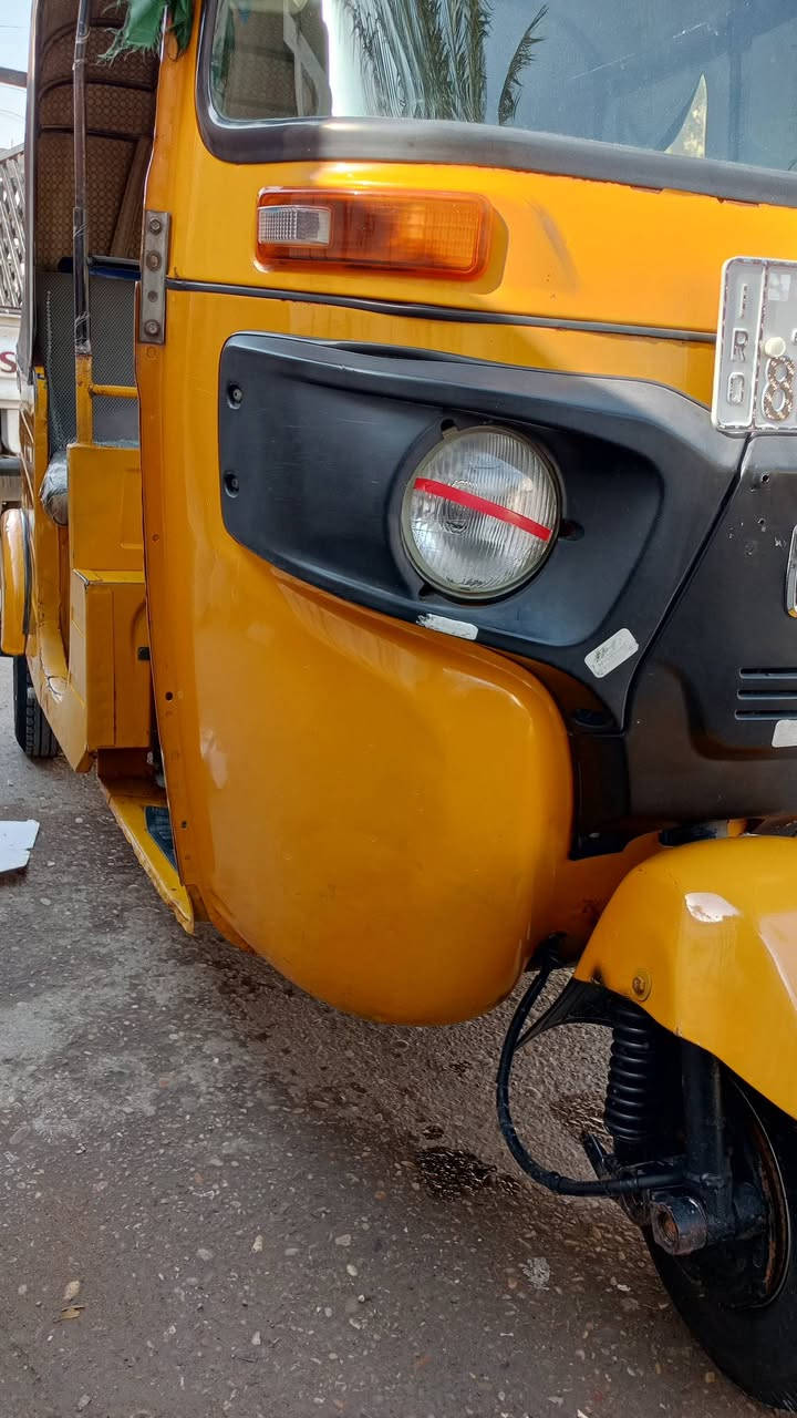 سلام عليكم تكتك موديل 20 شهر العاشر سنويه وارقام انگليزي بأسمي تحويل ثاني يوم گشر لاصبغ ولاضربه حار تعمير الدوس فقط مكينه كير اكسل مكفول من التنقيص والتبخير تخم تاير جبلي العنوان بغداد العماري قطاع 6 خاص ماموجود اتصل فقط رقم الموبايل ***********
