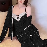 ملابس • باقي ٣ قطع