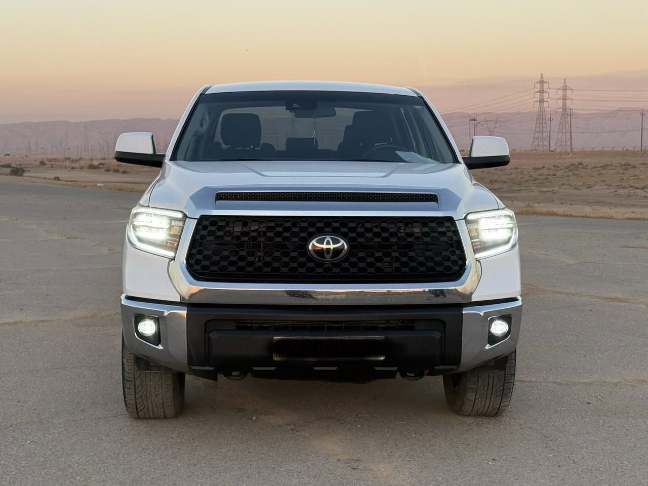 السلام عليكم ورحمة الله
#للبيع تويوتا تاندرا  TUNDRA
لون ابيض SR5 موديل 2020
رقم اربيل باسمي وسنوية لغاية 2030
باب طويل بدي قصير
محرك V8 5700 محرك لكزز
دفع رباعي 4*4 
عداد المسافه 245 الف كم
داخل اسود بدون تنته 
كشن كهربائي
المقاعد الاماميه تدفئة
رادار امامي حساسات+كاميرا خلفيه بلادي
شاشة خرائط تدعم كار بلي 
الجام الخلفي متحرك
 السيارة عليها منظومة غاز 100 لتر ايطالي داخل الضمان ضمانها ينتهي بشهر الثامن 2026 وبالامكان بيع السيارة مع المنظومة او بدونها حسب الاتفاق
السياره جاهزه مابيها اي نقص 
داخله للعراق كلين بيها ضربه هنا بسيطه ومصبوغ اقل من نص الباب الخلفي عكس السائق وجزء بسيط من البدي مسافة شبر  وكما مؤشر في الصور باللون الاحمر
السعر 275 وبيها مجال للشراي 
العنوان صلاح الدين بيجي 
*********** للتواصل اتصال + واتساب
