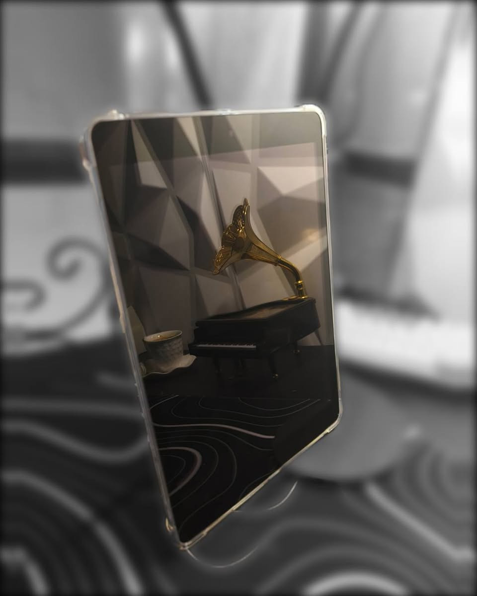 ايباد 9 مستعمل
ذاكره 64
كارتونه كامل ملحقات
ما مبدل بي شي 
گفر شفاف وياه
السعر 230الف
تواصل واتساب *********** + يوجد توصيل محافضات
