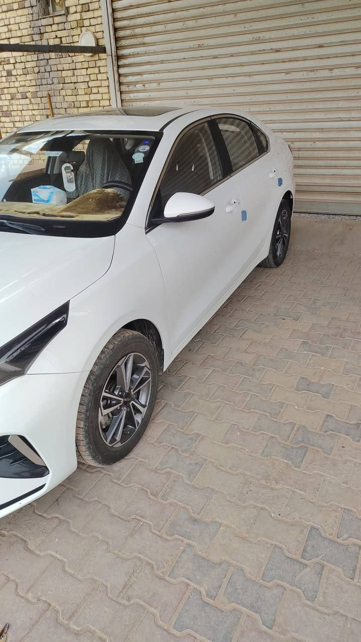 كي 3 موديل 2024 مواصفات فول 
رقم اربيل  ماشيه 42الف وسيارة كفاله عامه               
السعر 140$ وبيها مجال قليل 
مكان السيارة العمارة اتصل ***********
