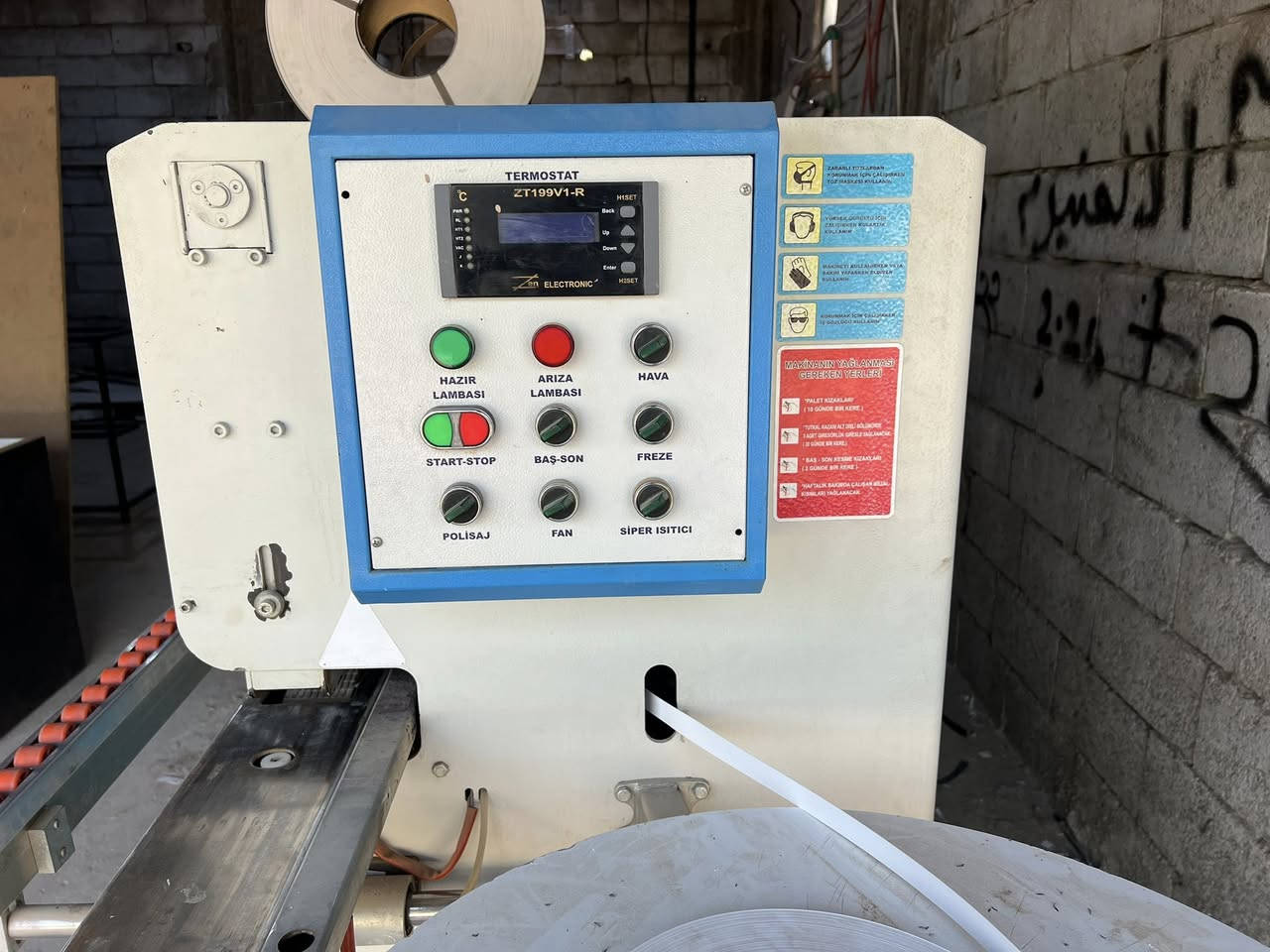 السلام عليكم معمل NDF للبيع نضيف جداً استعمال تركيا وقليل جداً مشتغل بالعراق ماكنه شريطيه وكتر مزراك وساحبه وكمبريسر هواء9حجم 500 لتر 3فيز المكان بغداد *********** السعر. 16 مليون وقابل للتفاوض
